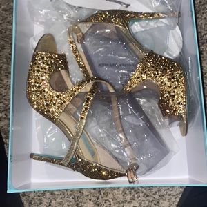 Gold betsy johnson heels